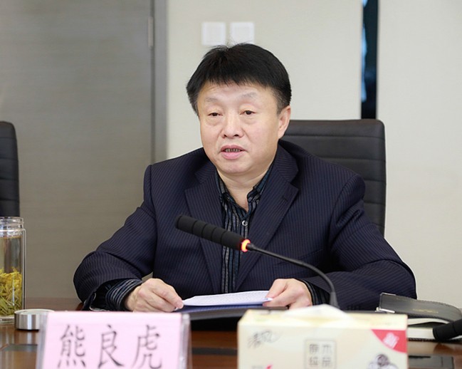 省人大常委会委员、环资工委主任李三原到yl6809永利集团调研座谈