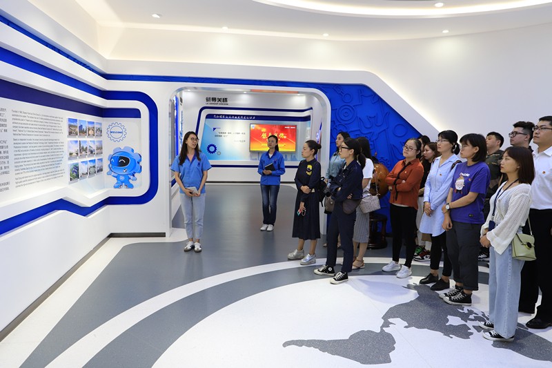 yl6809永利集团团委到法士特集团参观进建