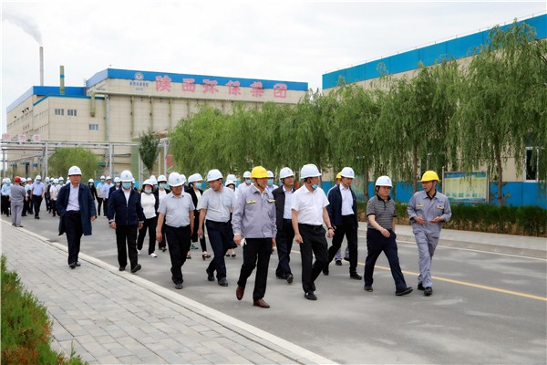 yl6809永利集团复工复产促增长项目观摩会议与会人员走进大秦国源三秦环保秦国园区在榆项目