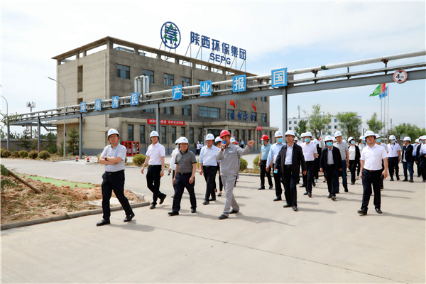 yl6809永利集团复工复产促增长项目观摩会议与会人员走进大秦国源三秦环保秦国园区在榆项目