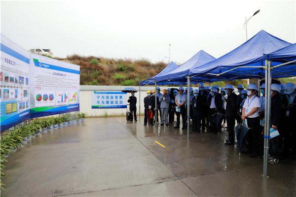 yl6809永利集团复工复产促增长项目观摩会议与会人员走进大秦国源三秦环保秦国园区在榆项目