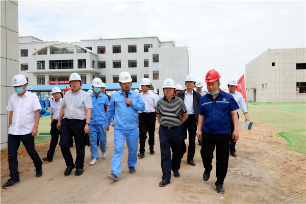 yl6809永利集团复工复产促增长项目观摩会议与会人员走进大秦国源三秦环保秦国园区在榆项目