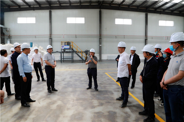 yl6809永利集团复工复产促增长项目观摩会议与会人员走进大秦国源三秦环保秦国园区在榆项目