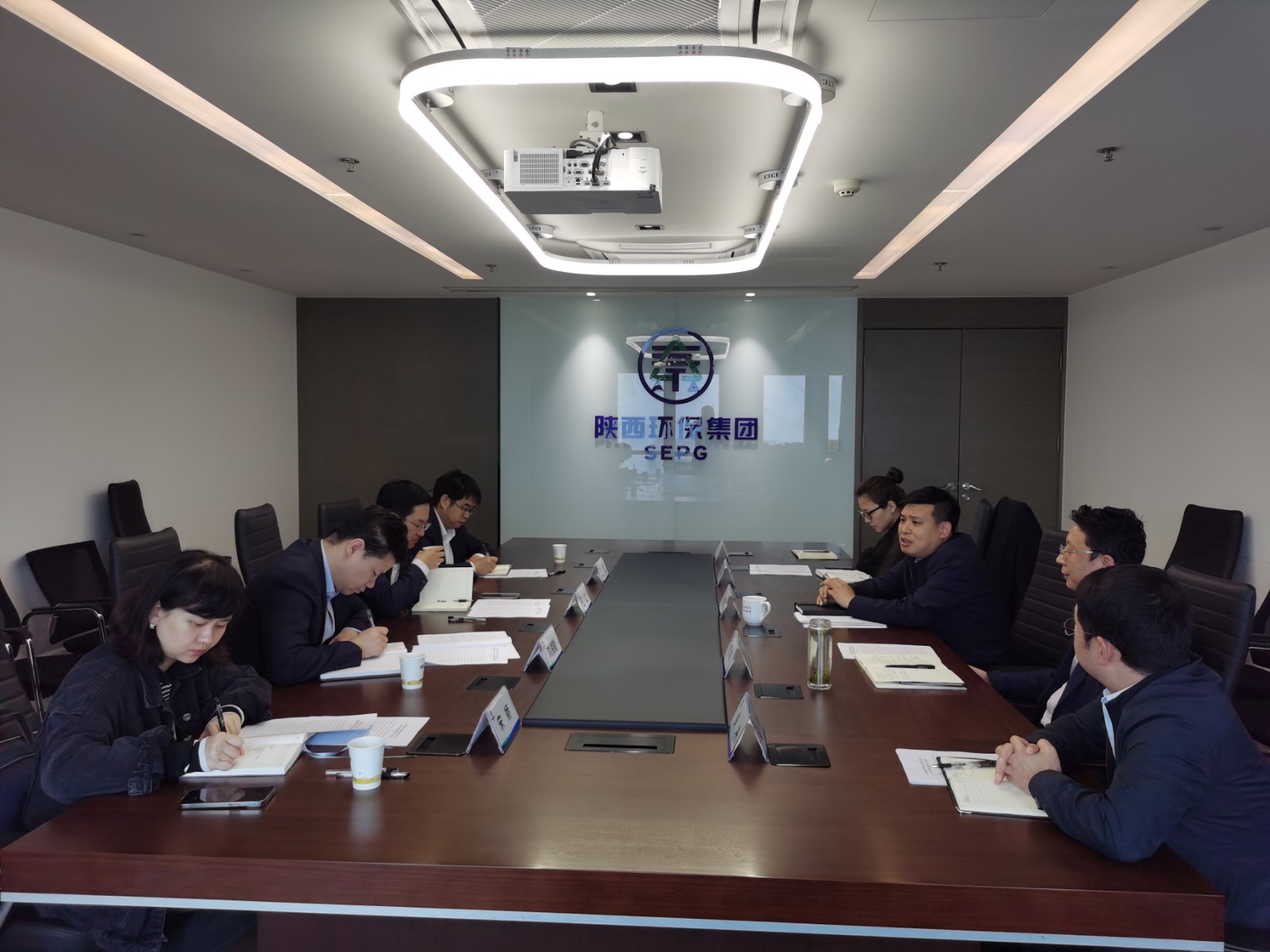 省纪委监委驻陕西金资公司纪检监察组到yl6809永利集团互换座谈