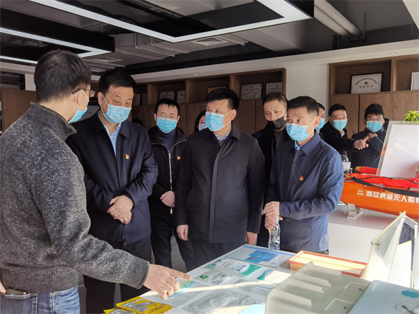 省国资委党委委员、驻委纪检监察组组长贺向东到秦创原yl6809永利集团创新中心调研