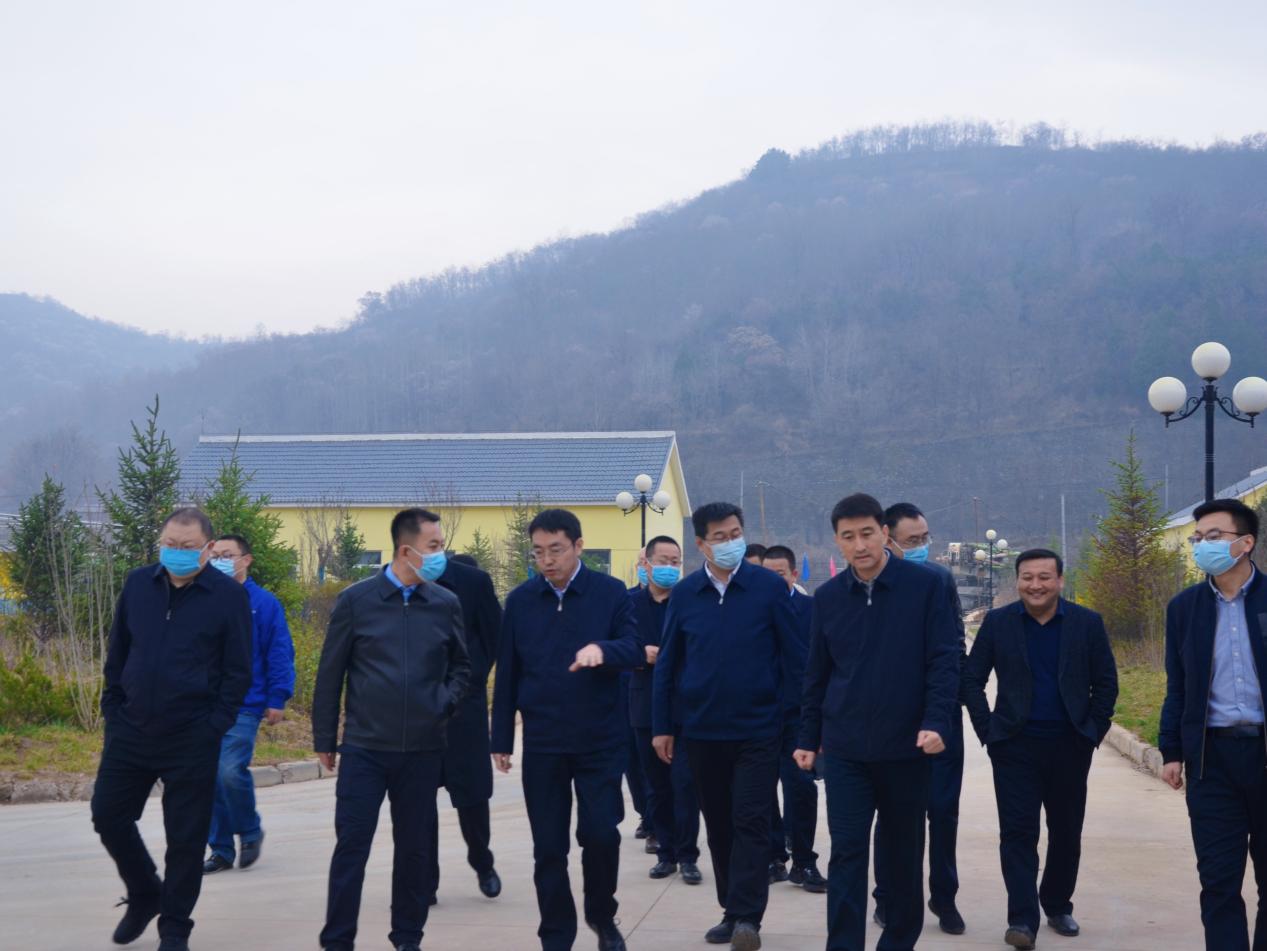 省黄帝陵文化园区管委会副主任、黄陵县委副书记、县长李建雄到水环境公司黄陵县污水处置厂调研