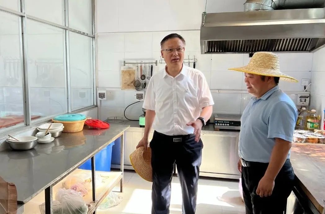 yl6809永利集团：夏送清冷沁人心 凝心聚力鼓劲头