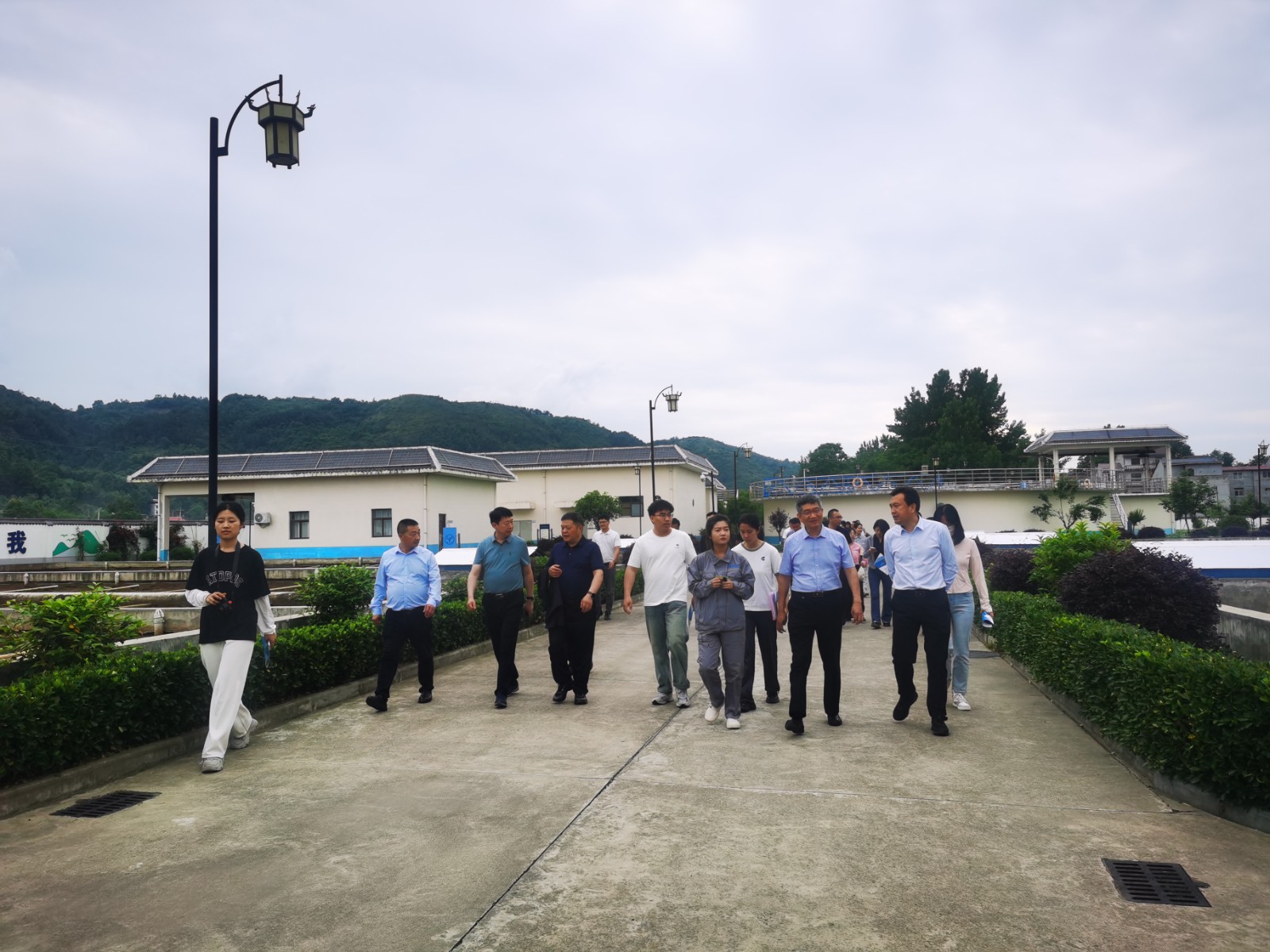 陕西省住房和城乡建设厅调研组到水环境公司五里镇污水处置厂调研