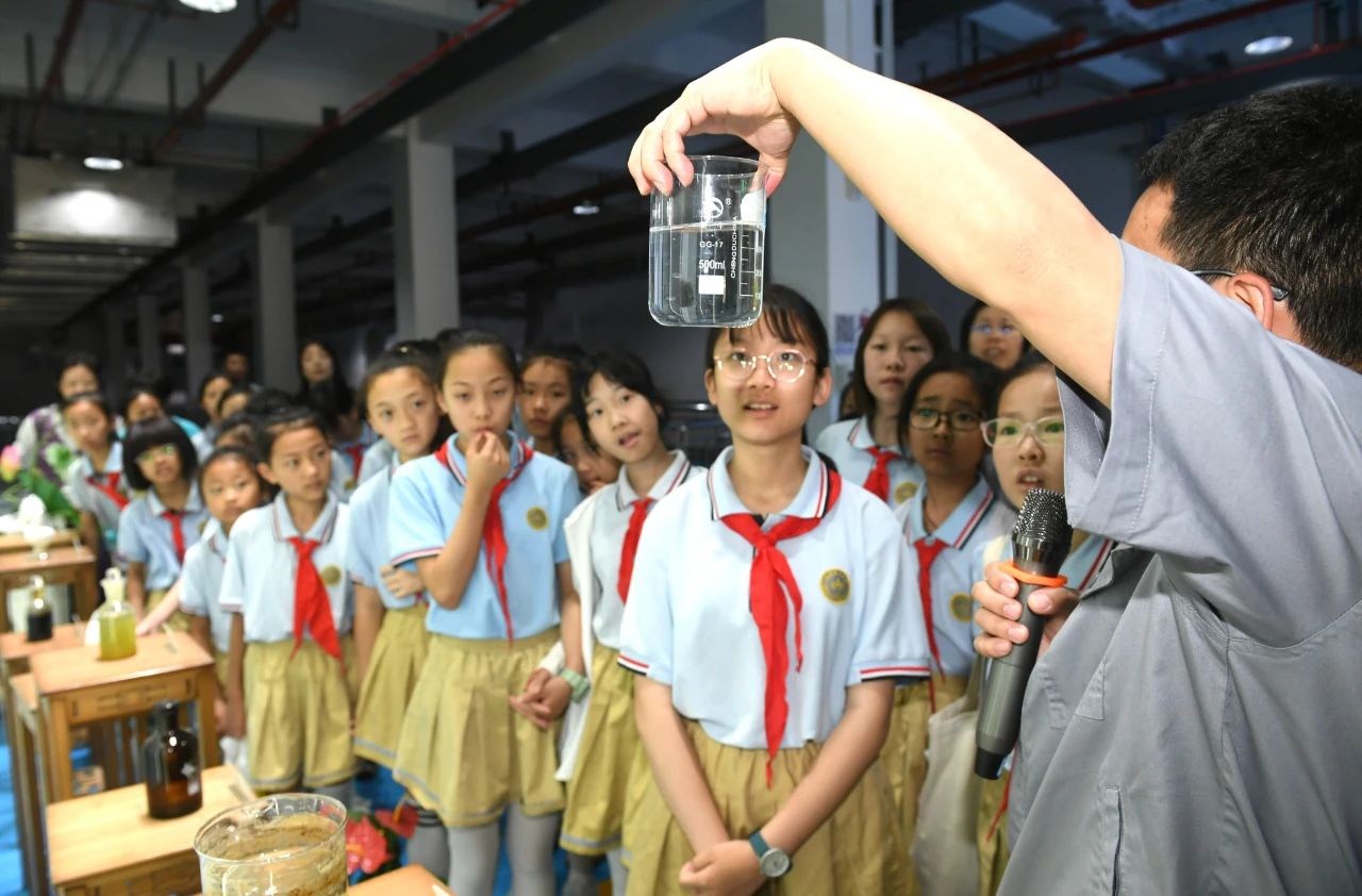 西安颁布｜幼学生走进yl6809永利集团白鹿原水生态中心开启污水“再生”探秘之旅