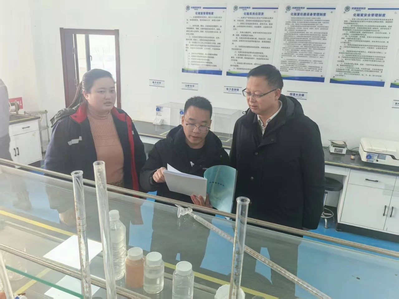 郝军亮以“四不两直”方式查抄水环境公司项目一线春节前安全工作